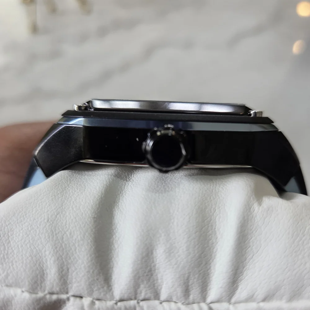 Invicta Smartwatch with Black and Blue Design